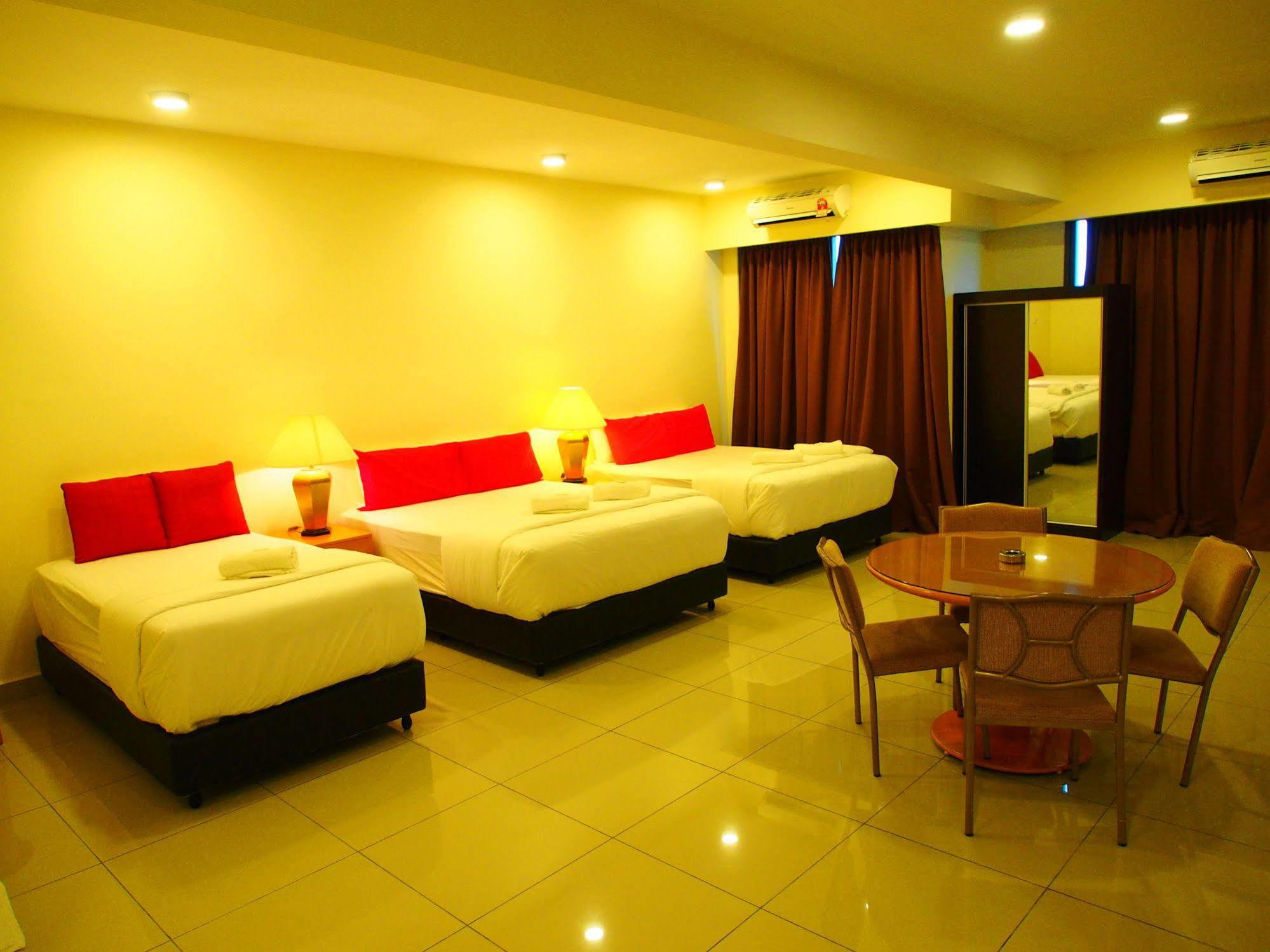 Premier Times International Hotel Seri Kembangan Exterior foto