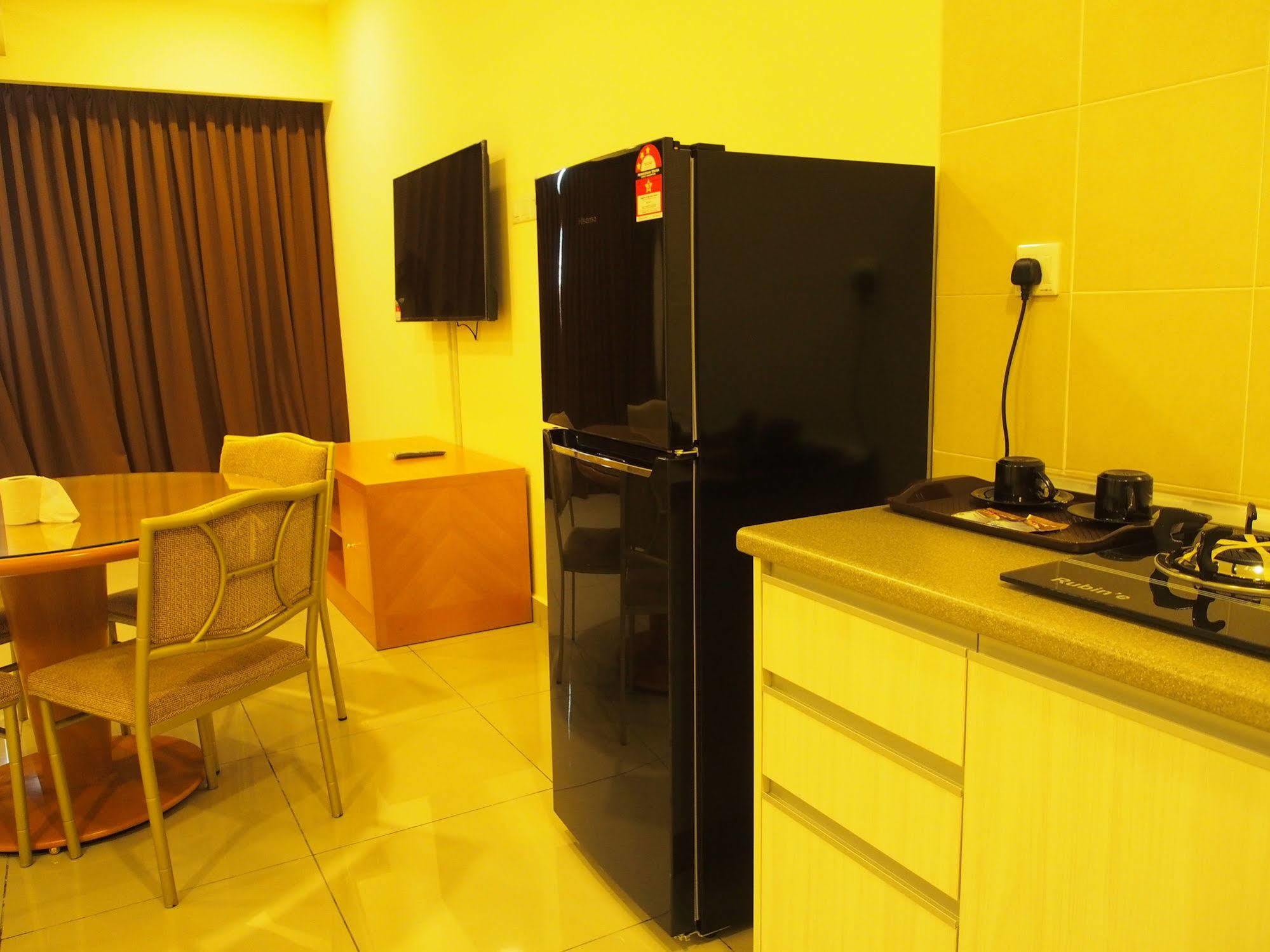 Premier Times International Hotel Seri Kembangan Exterior foto
