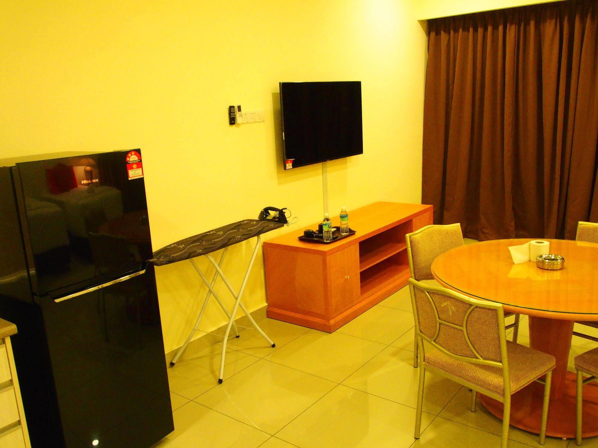 Premier Times International Hotel Seri Kembangan Exterior foto
